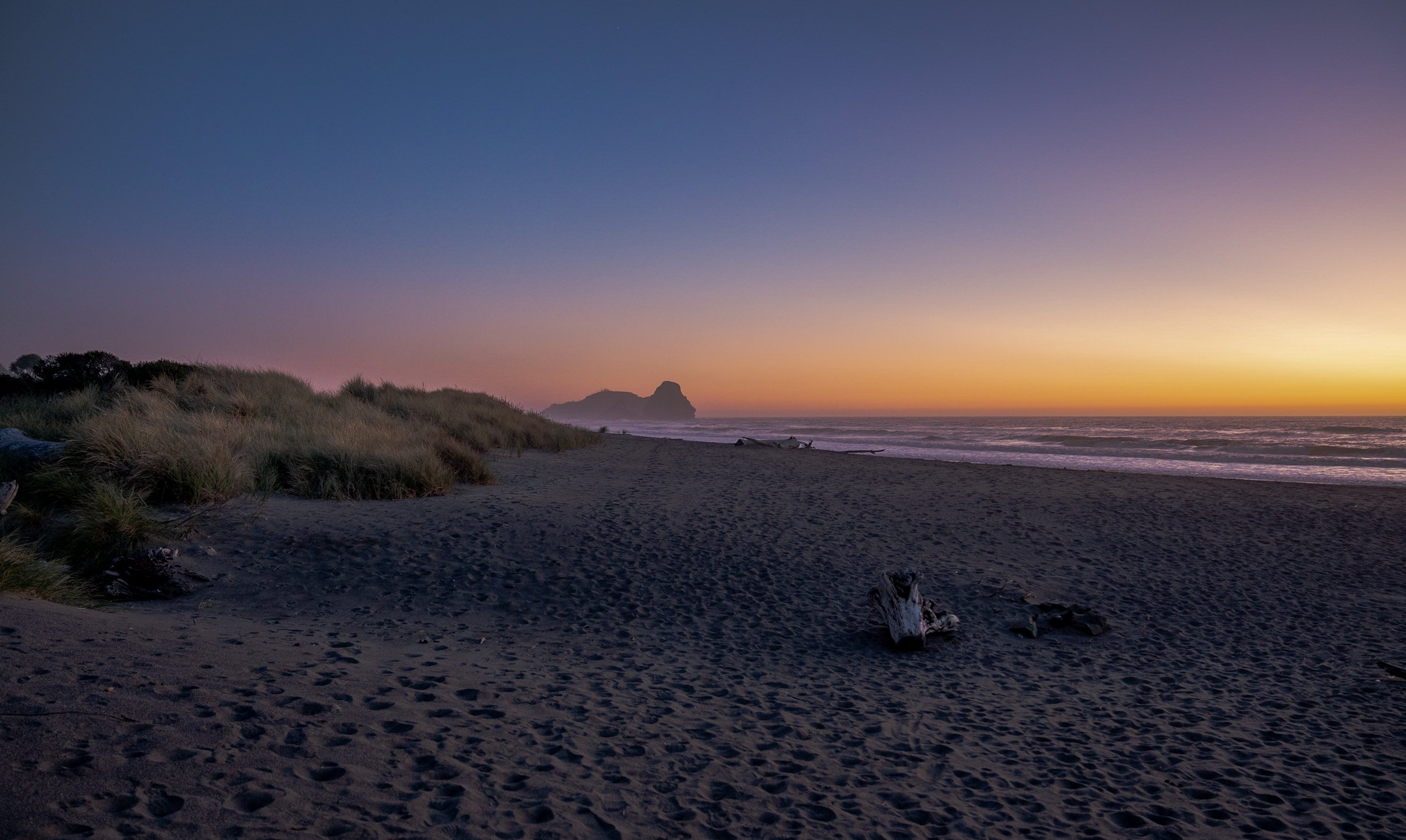 Waves and tide along the beach
